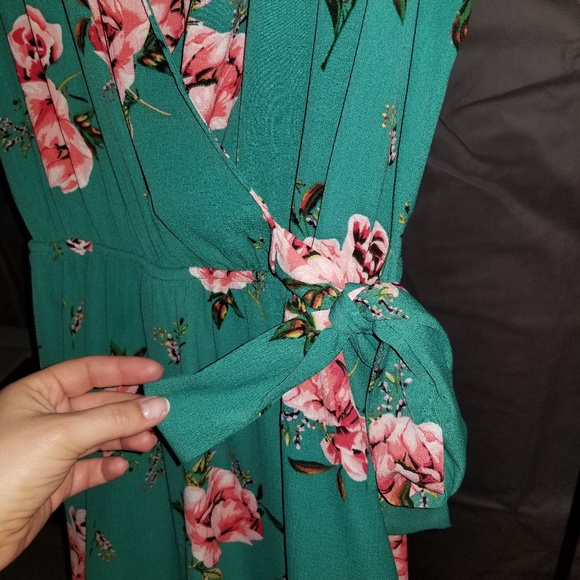 Flowery dress - Picture 3 of 3